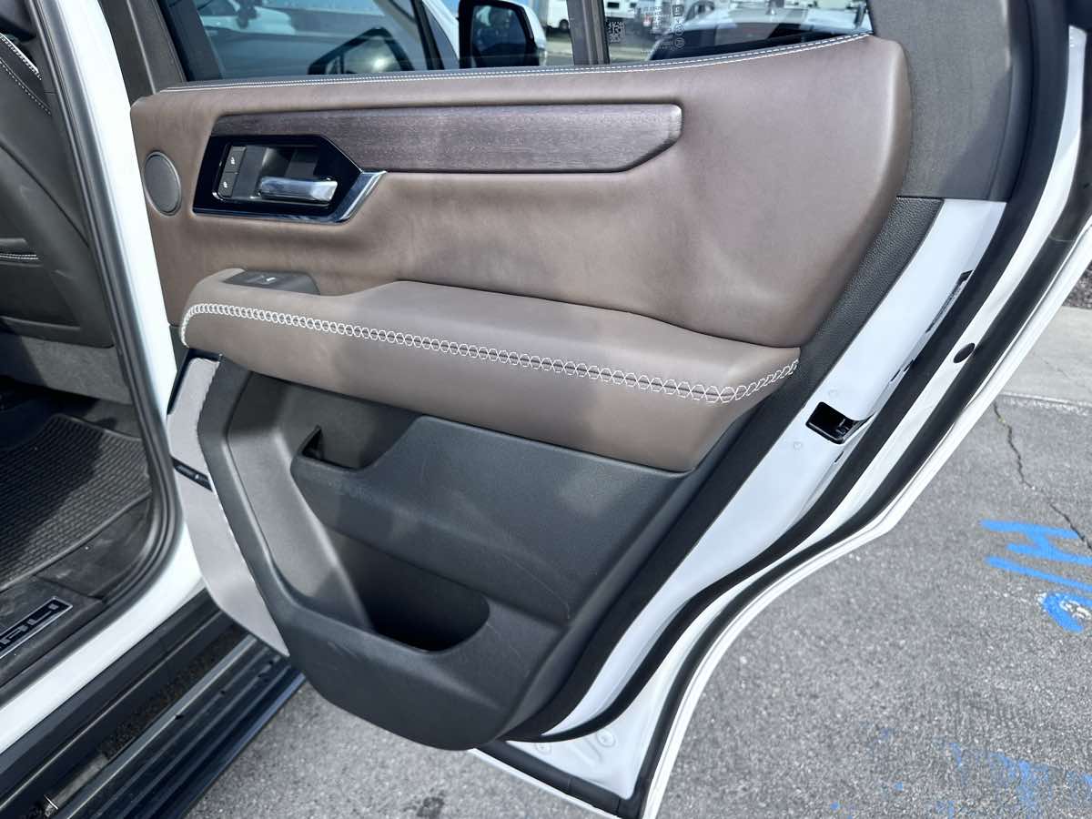 2025 Gmc Yukon Denali Ultimate photo 18