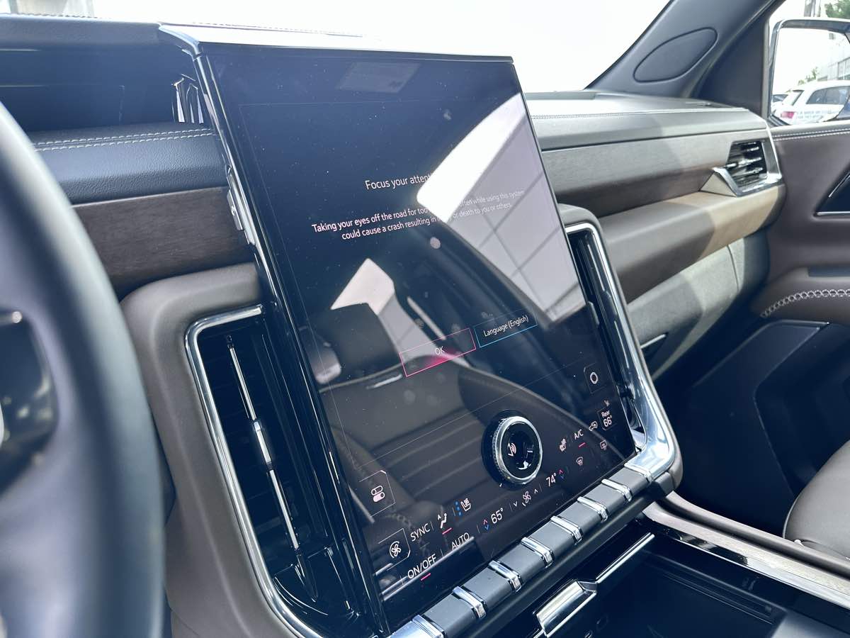 2025 Gmc Yukon Denali Ultimate photo 25