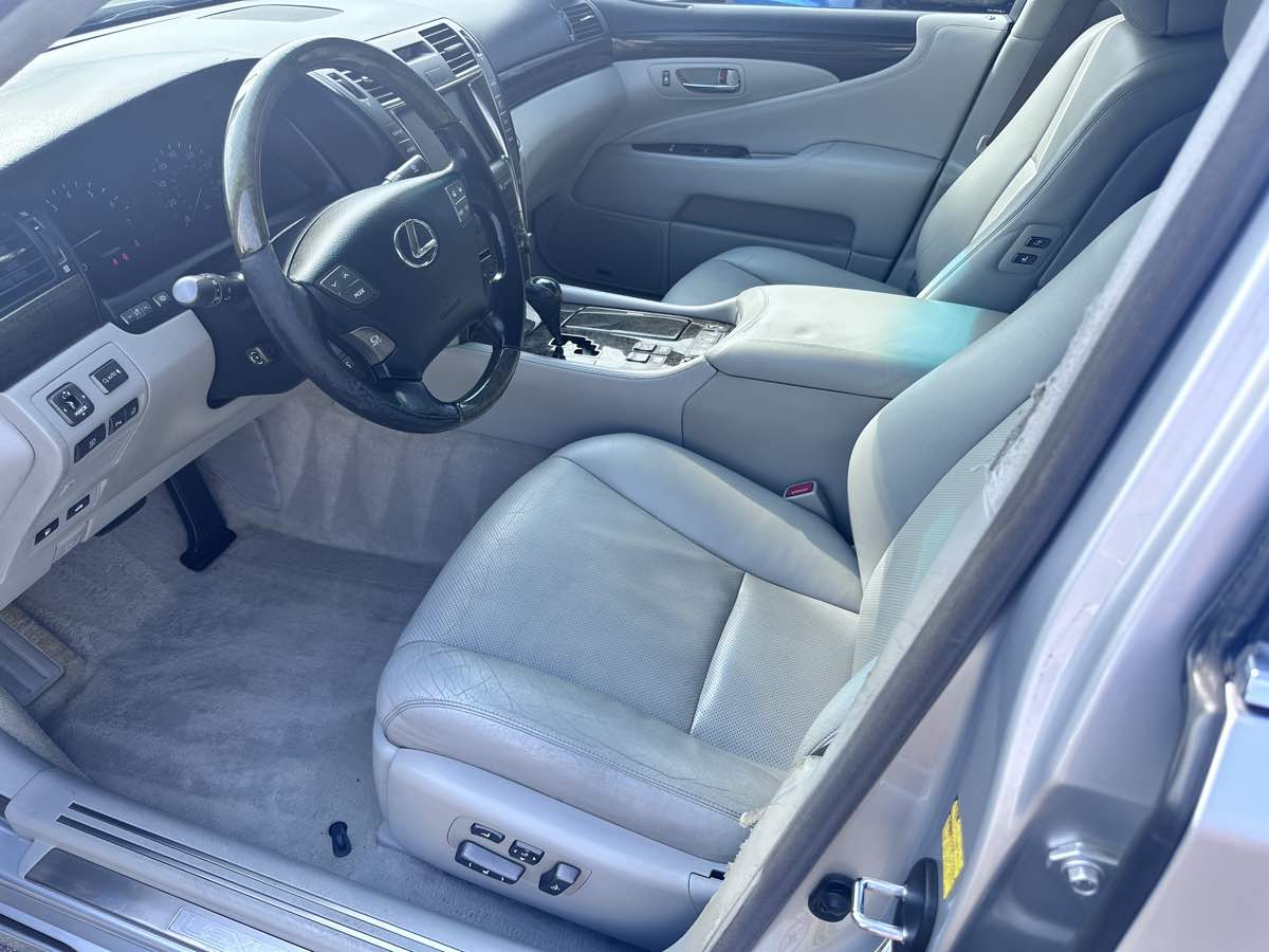 2007 Lexus LS 460 photo 11