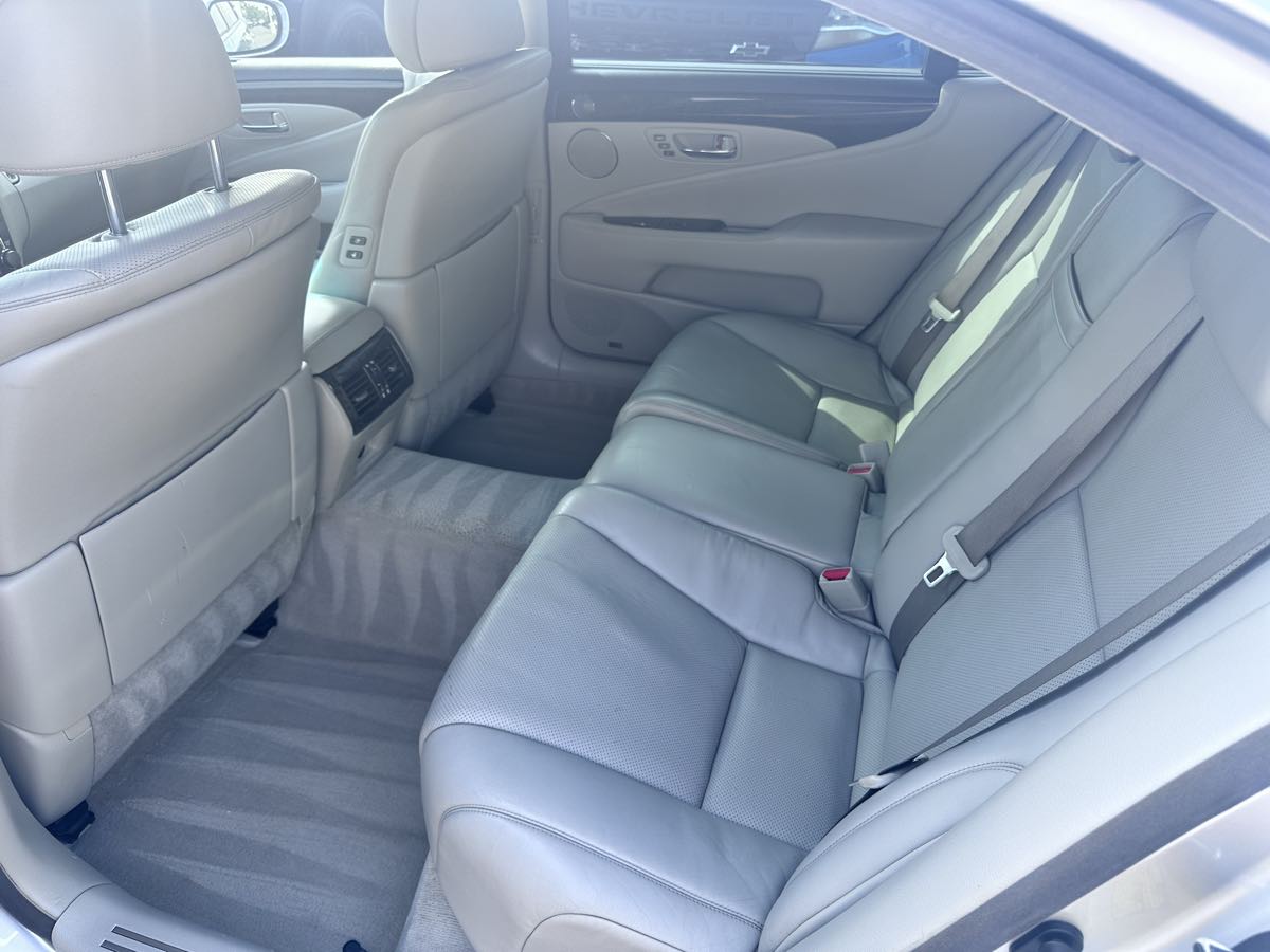 2007 Lexus LS 460 photo 12