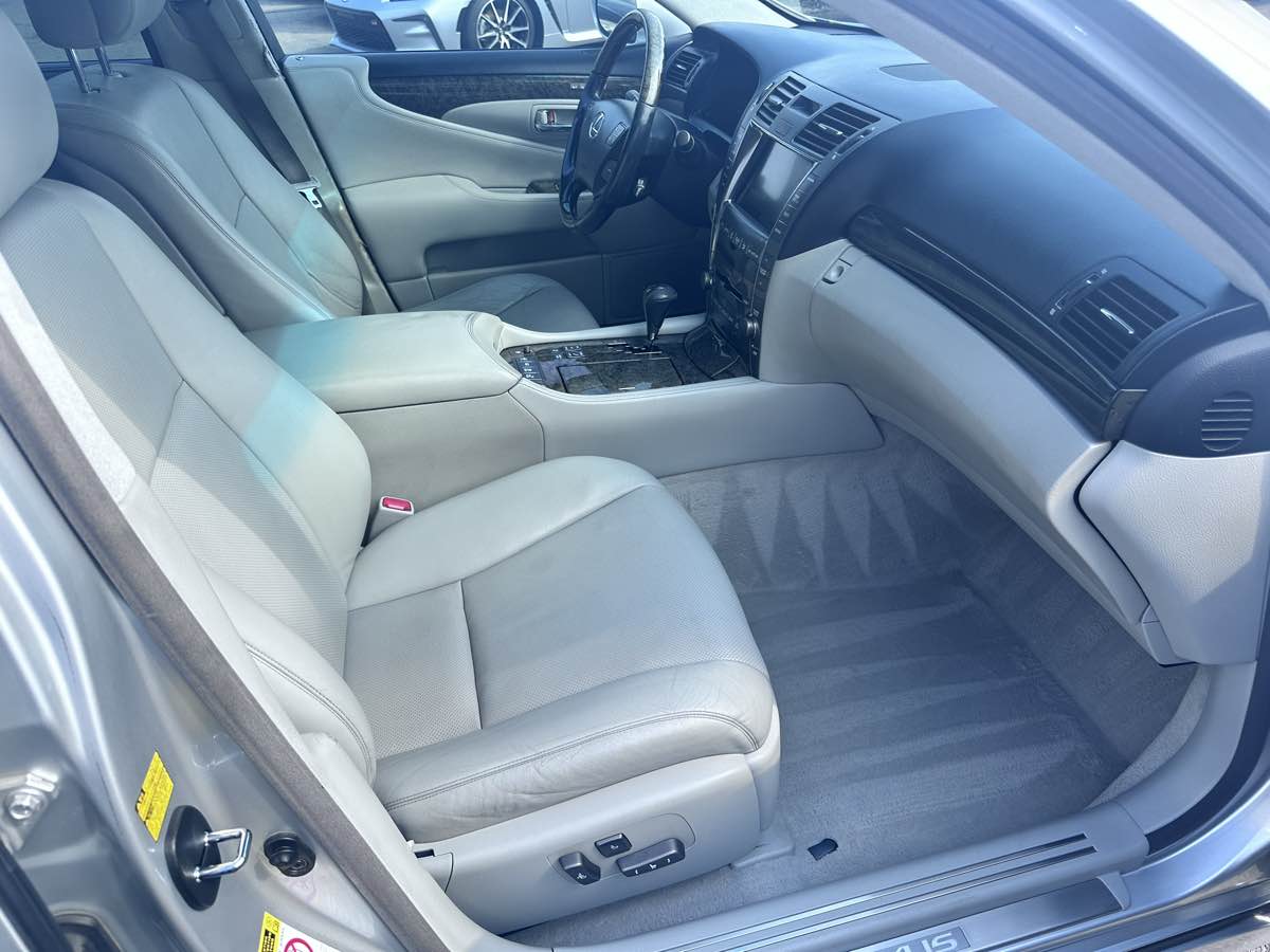 2007 Lexus LS 460 photo 16