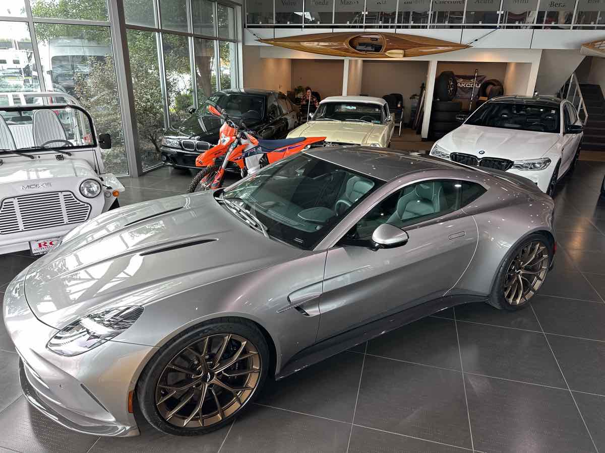 2025 Aston Martin Vantage AM6 photo 2