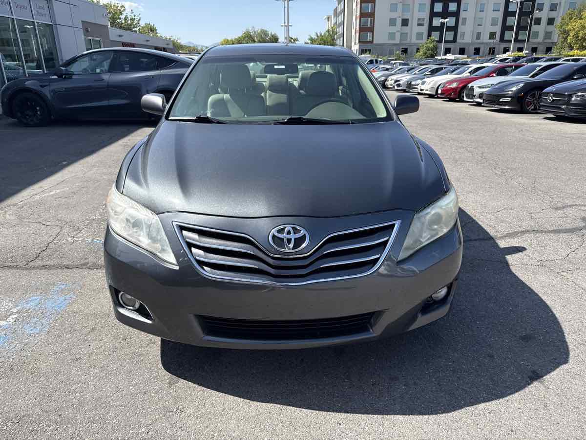 2010 Toyota Camry XLE photo 2