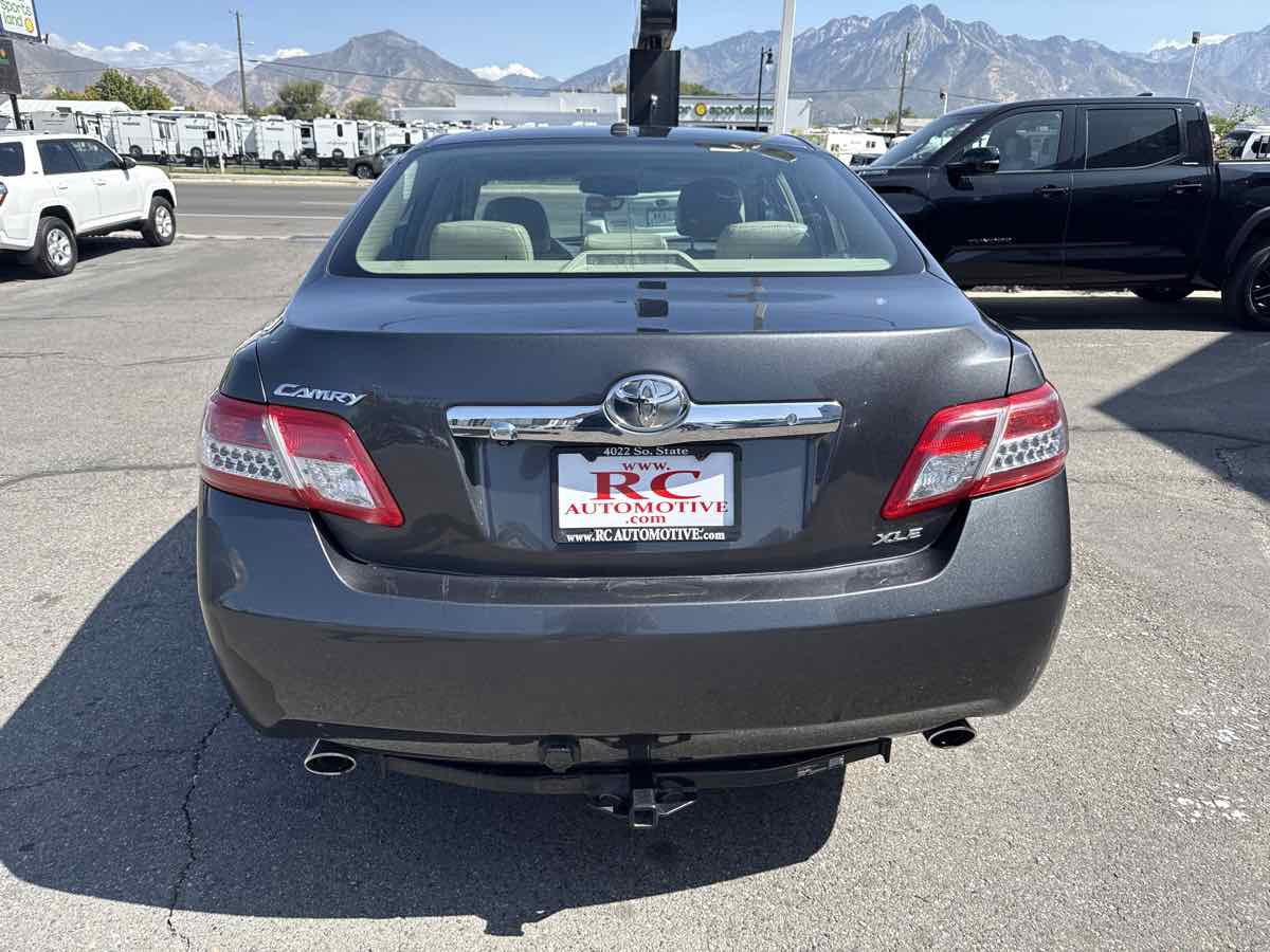 2010 Toyota Camry XLE photo 6