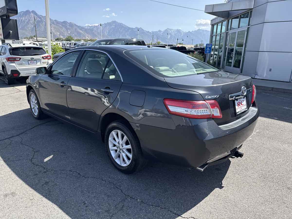 2010 Toyota Camry XLE photo 7