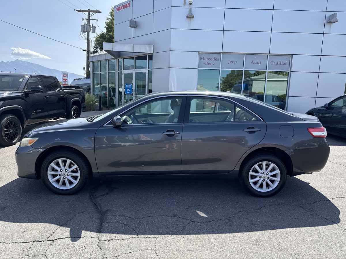 2010 Toyota Camry XLE photo 8