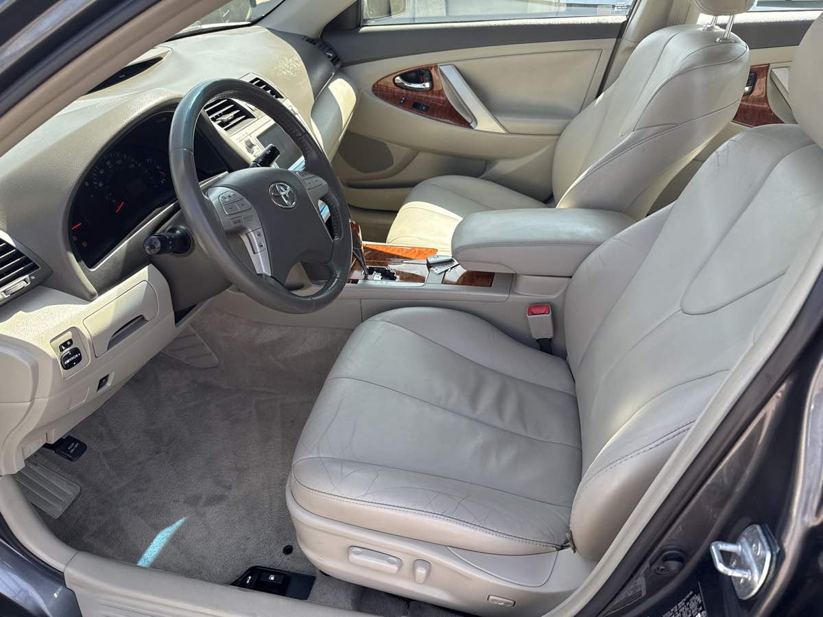 2010 Toyota Camry XLE photo 12