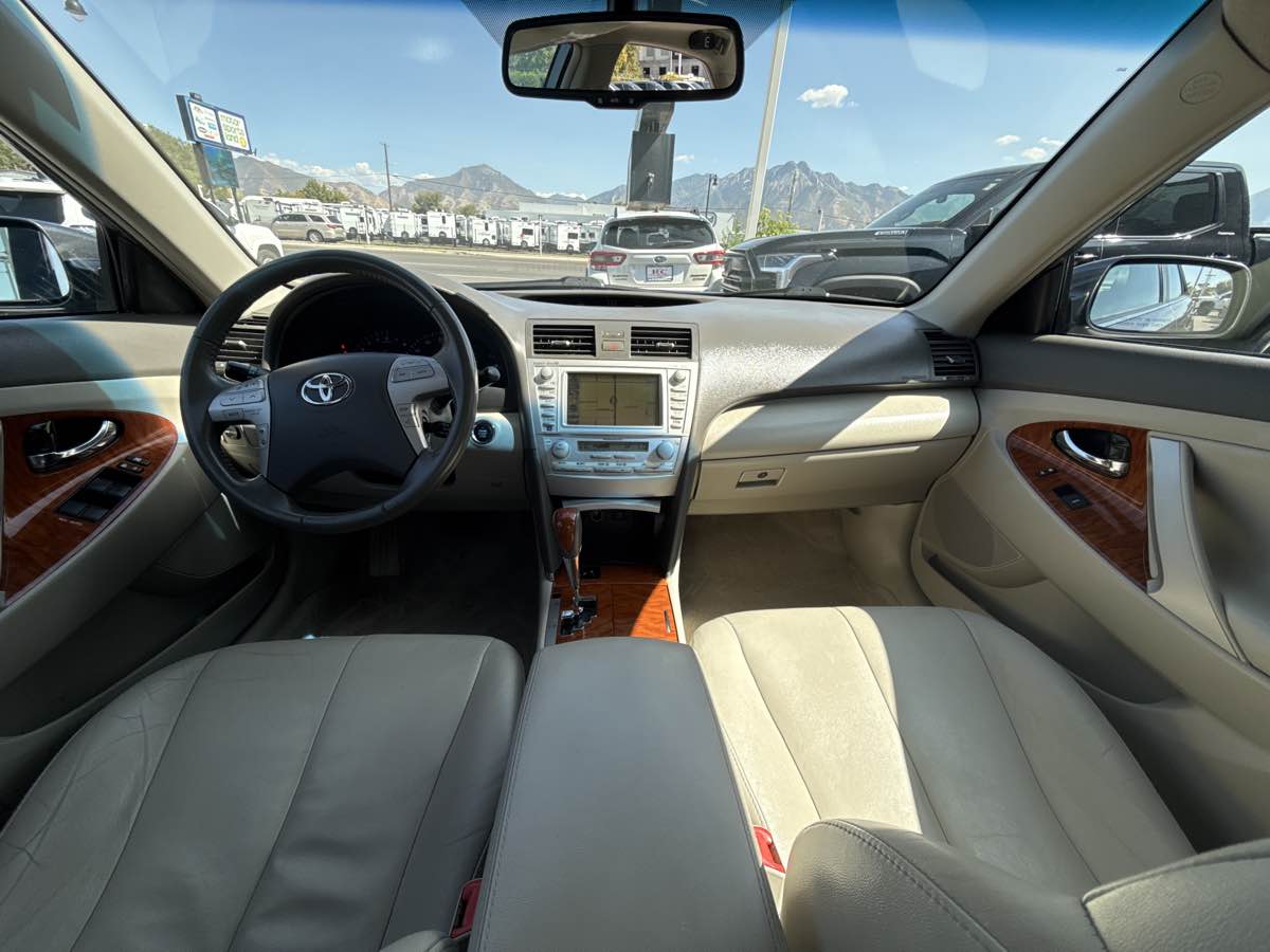 2010 Toyota Camry XLE photo 15