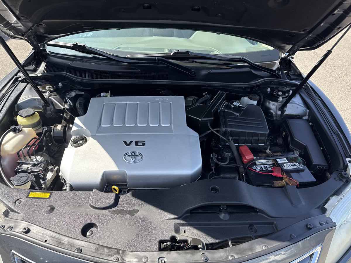 2010 Toyota Camry XLE photo 24