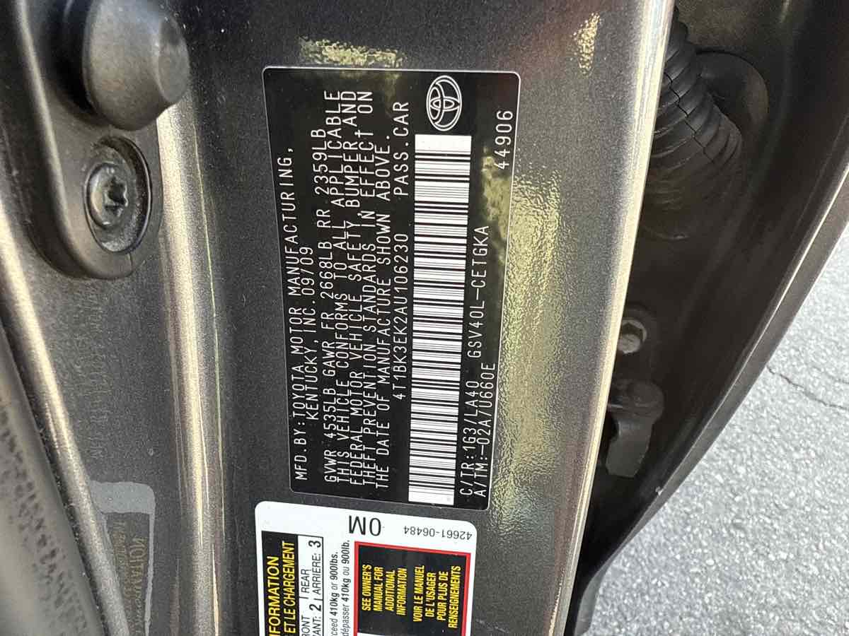 2010 Toyota Camry XLE photo 25