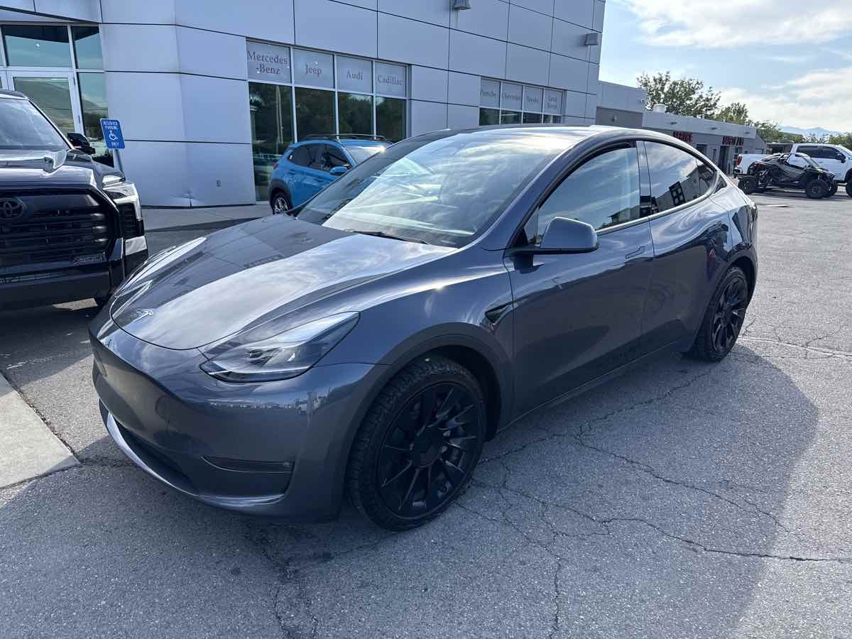 2023 Tesla Model Y Long Range photo 2