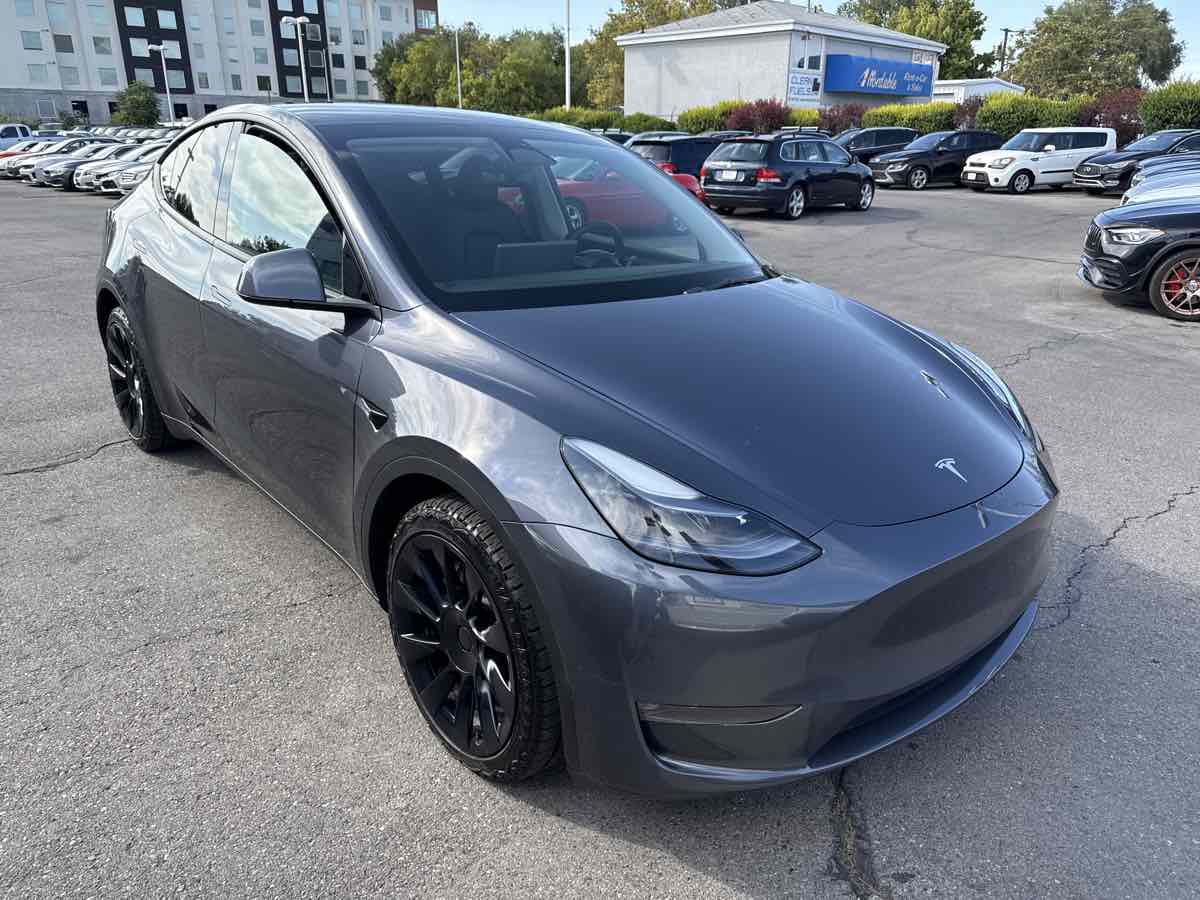 2023 Tesla Model Y Long Range photo 4