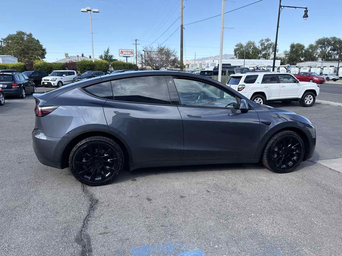 2023 Tesla Model Y Long Range photo 5