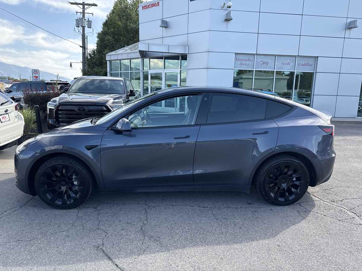 2023 Tesla Model Y Long Range photo 9