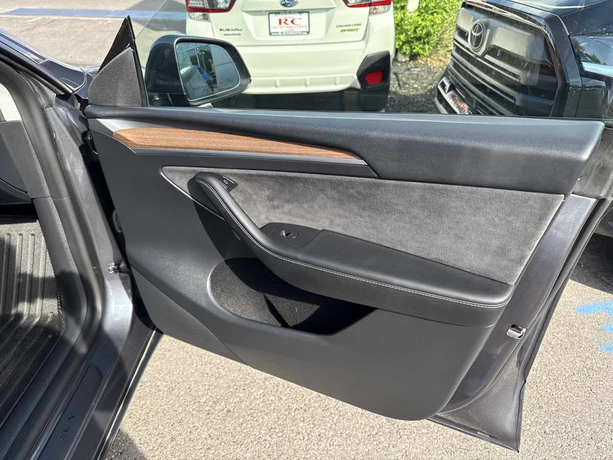 2023 Tesla Model Y Long Range photo 23