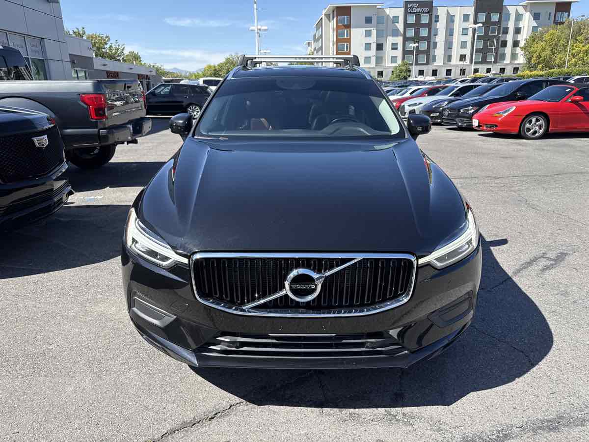 2018 Volvo XC60 Momentum photo 3