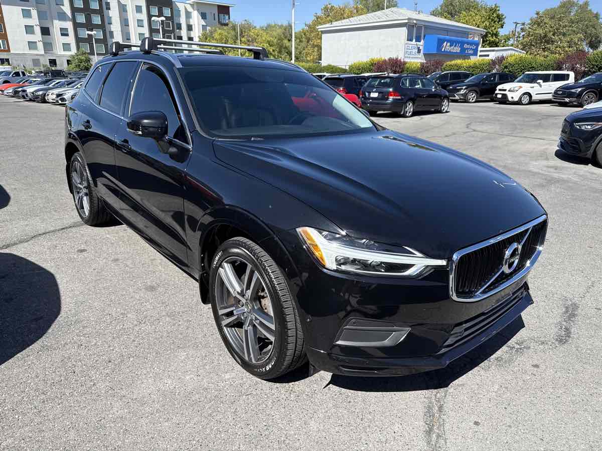 2018 Volvo XC60 Momentum photo 4