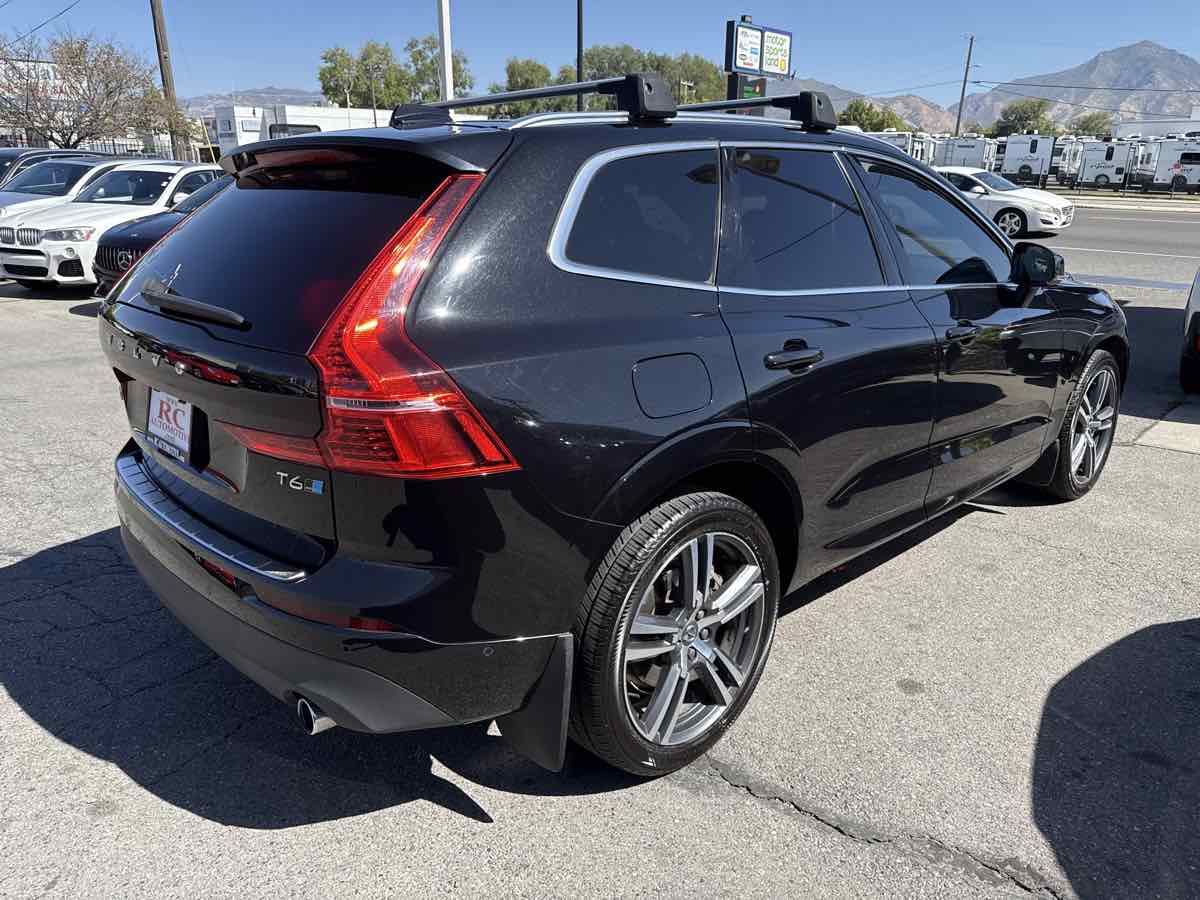 2018 Volvo XC60 Momentum photo 5