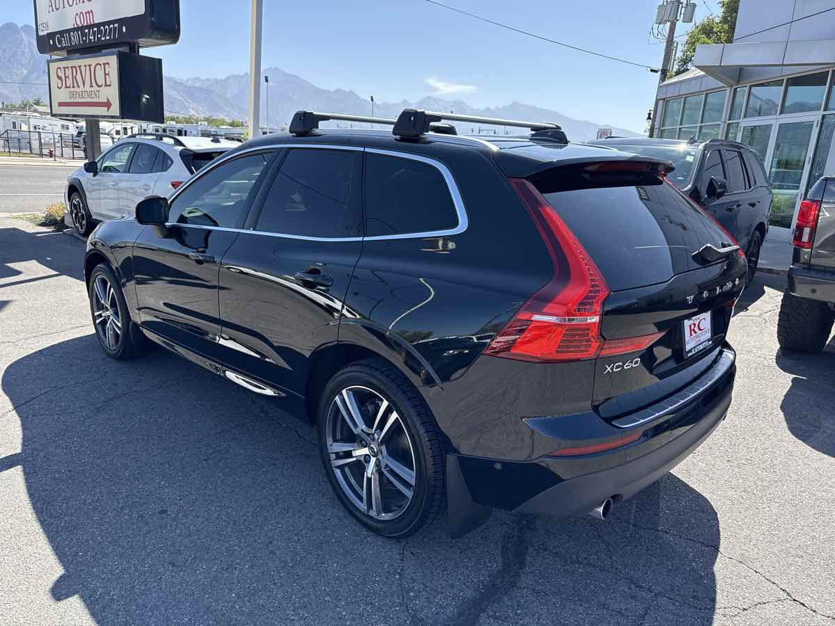 2018 Volvo XC60 Momentum photo 7