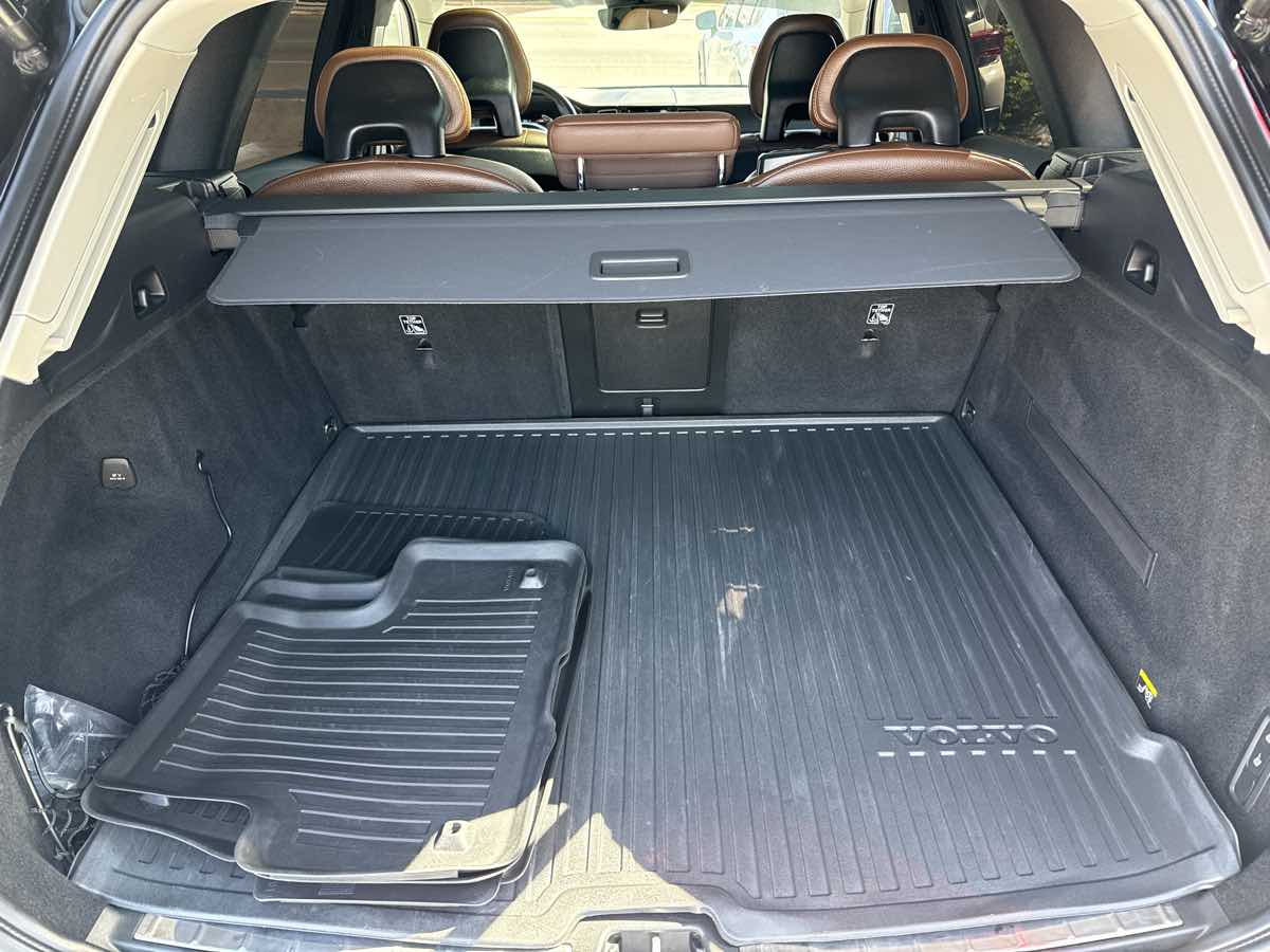 2018 Volvo XC60 Momentum photo 15