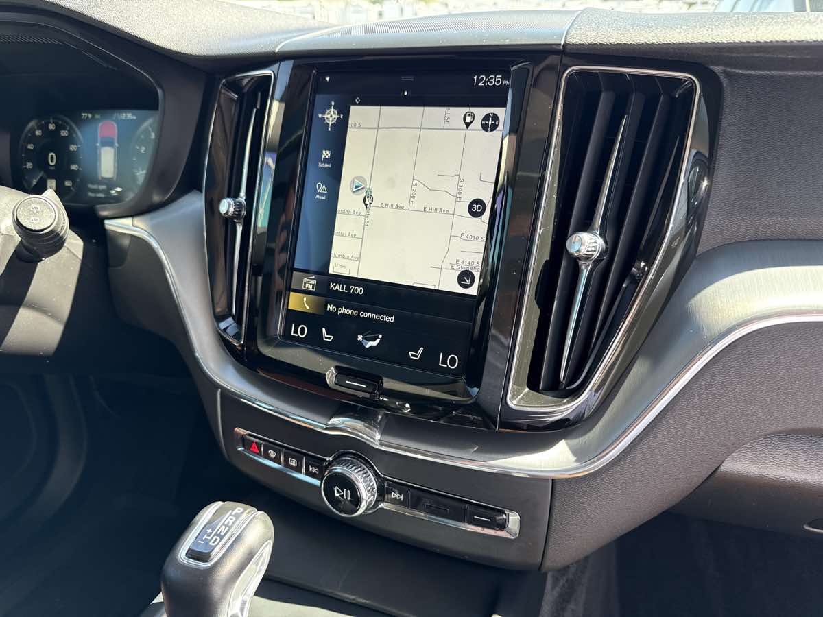2018 Volvo XC60 Momentum photo 22