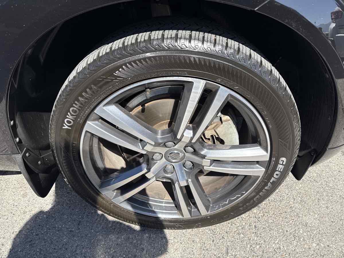 2018 Volvo XC60 Momentum photo 25