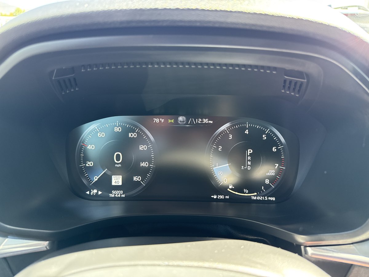 2018 Volvo XC60 Momentum photo 28