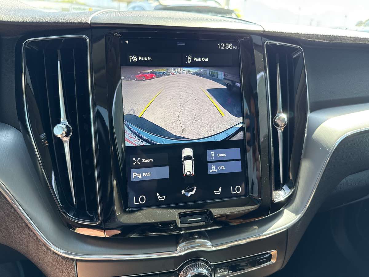 2018 Volvo XC60 Momentum photo 29