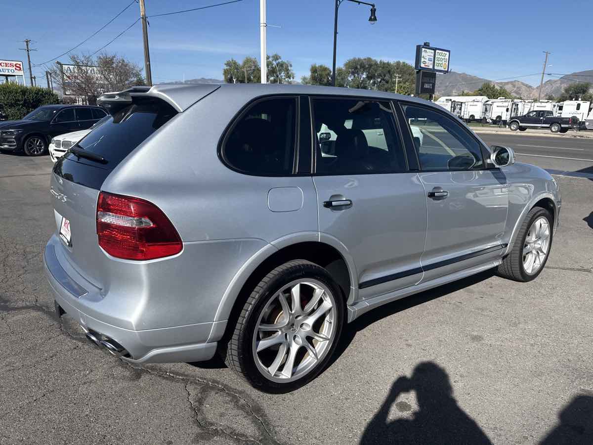 2008 Porsche Cayenne GTS photo 2