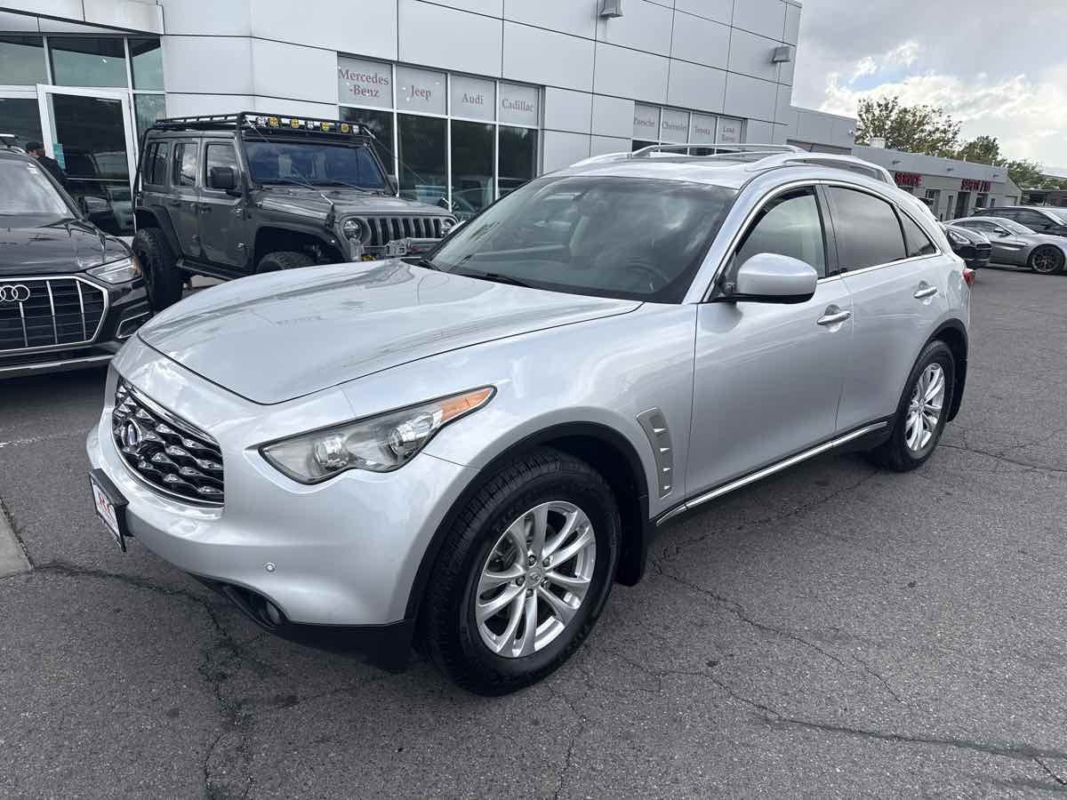 2010 Infiniti FX35 photo 2