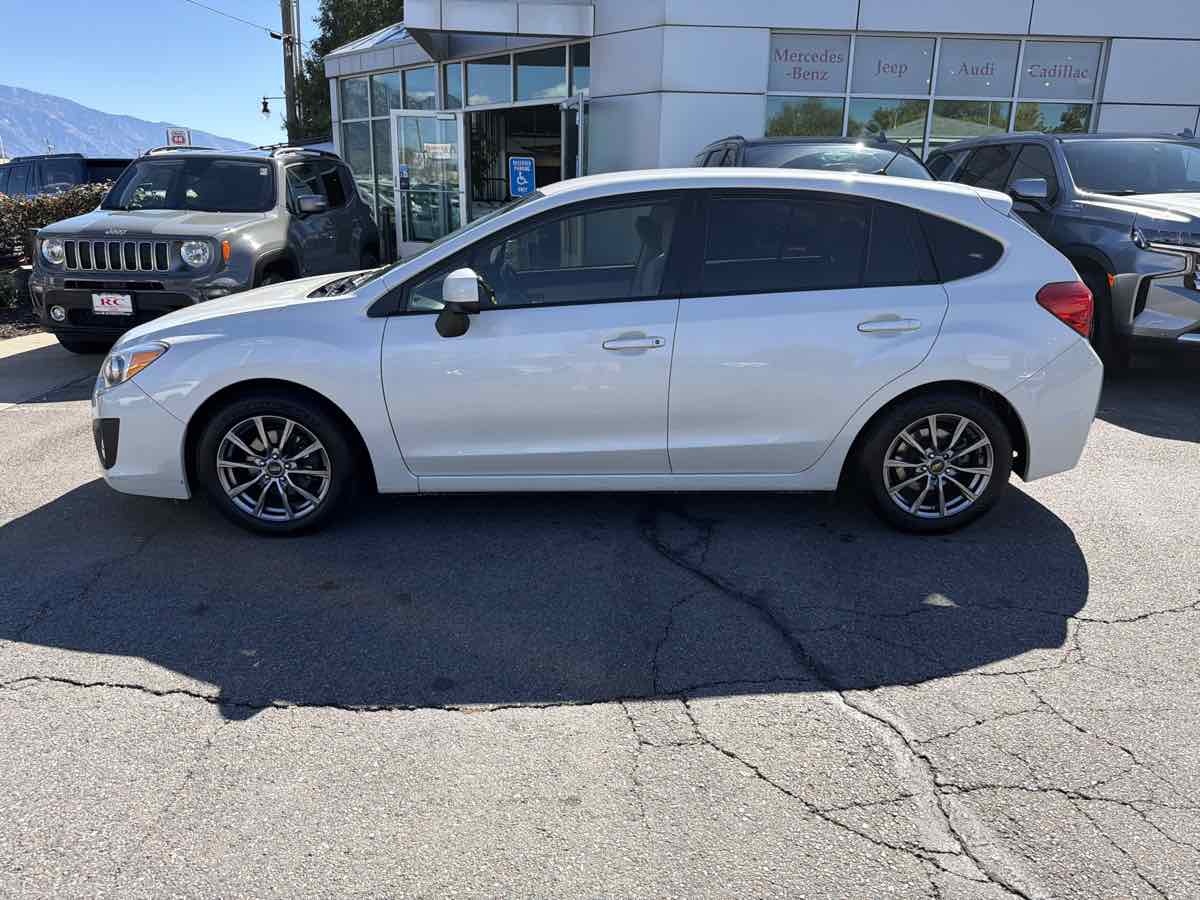 2014 Subaru Impreza 2.0i Premium photo 2