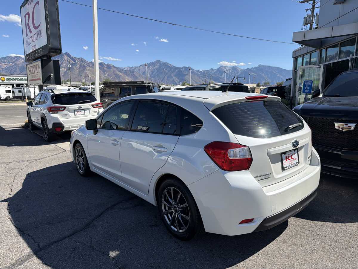 2014 Subaru Impreza 2.0i Premium photo 3