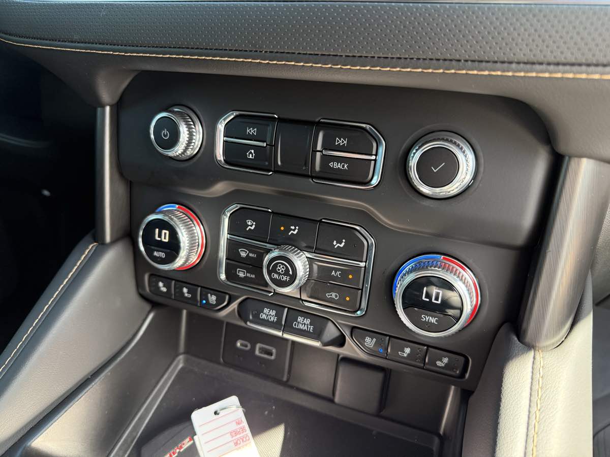 2023 Gmc Yukon AT4 photo 23