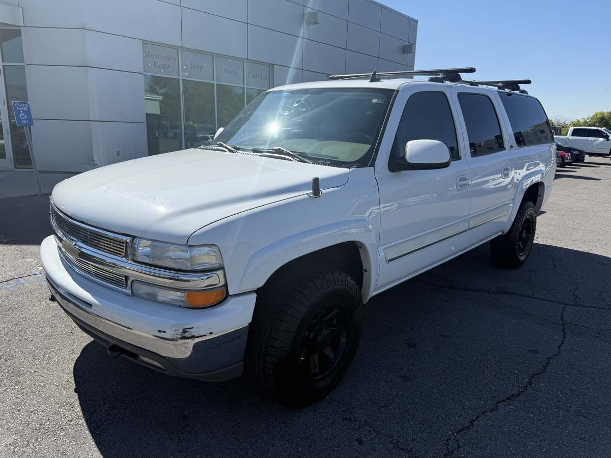 2006 Chevrolet Suburban LT photo 2