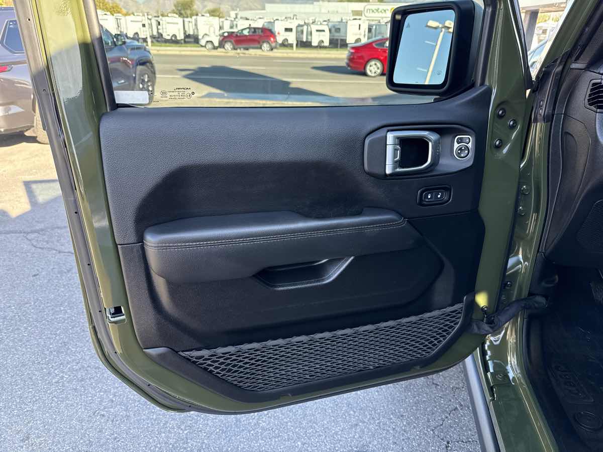 2023 Jeep Wrangler 4-Door Rubicon 392 - Photo 12