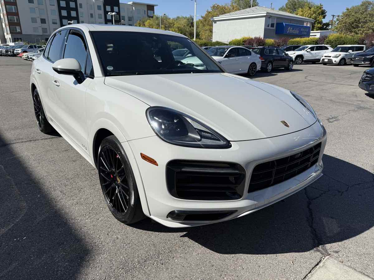2021 Porsche Cayenne GTS photo 3