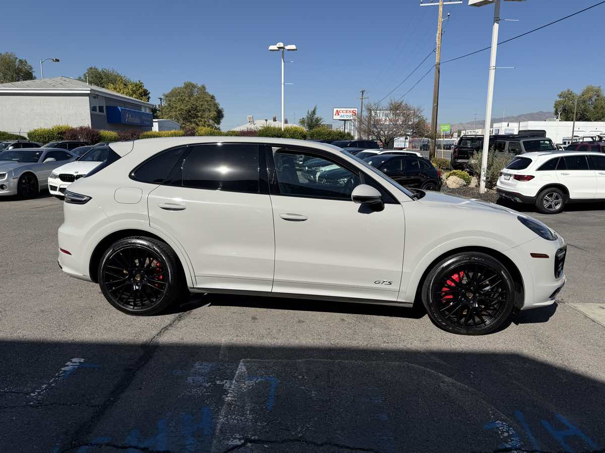 2021 Porsche Cayenne GTS photo 4