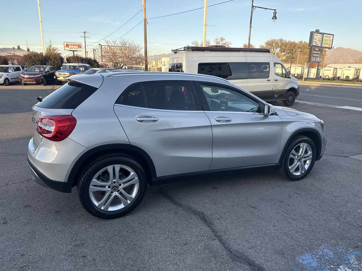 2018 Mercedes Benz GLA 250 4MATIC photo 3