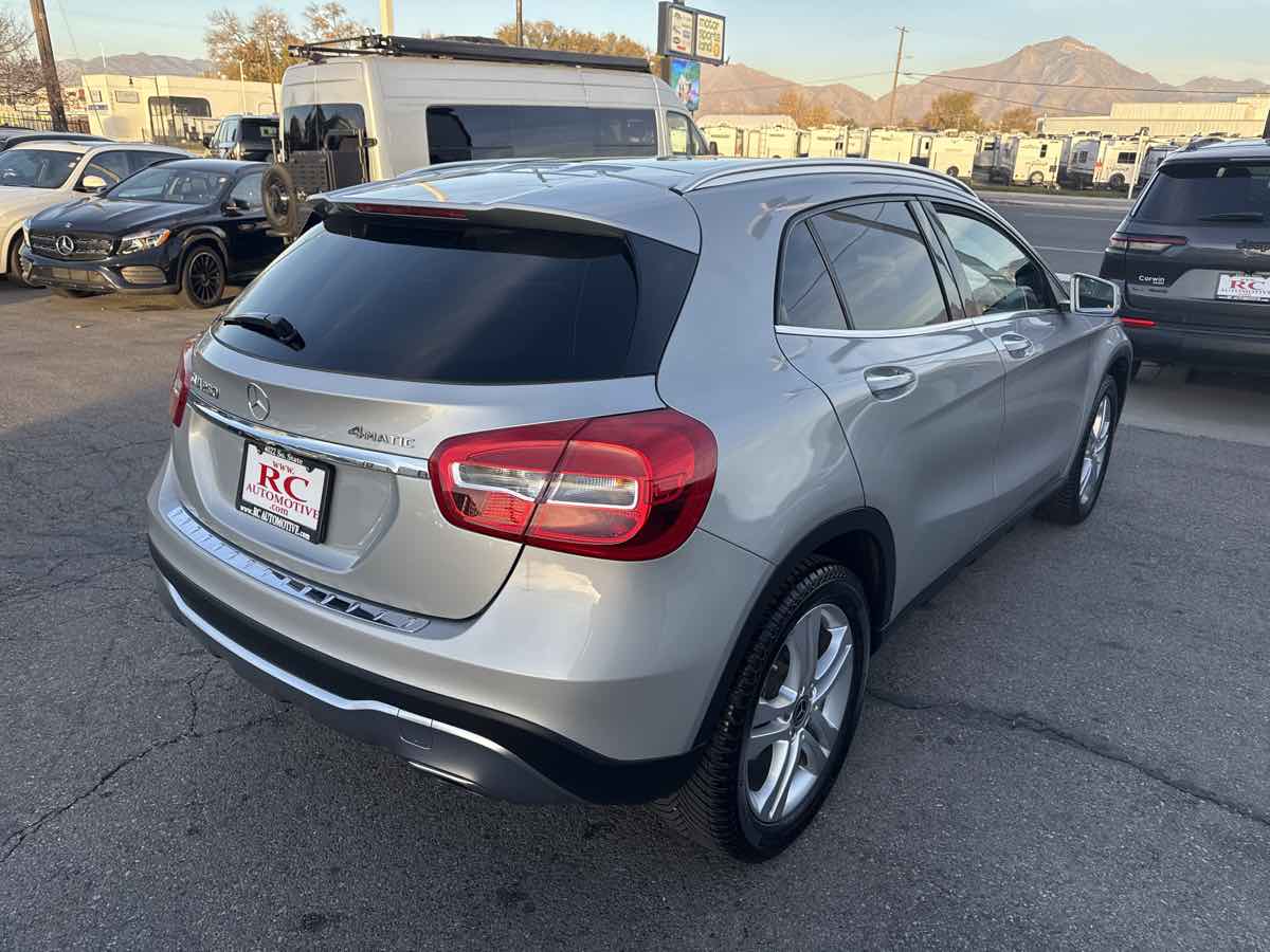 2018 Mercedes Benz GLA 250 4MATIC photo 4