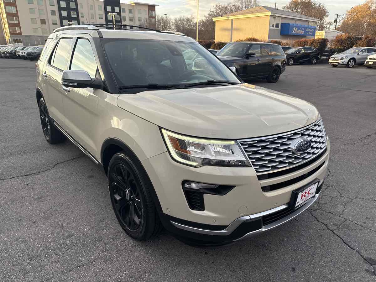 2018 Ford Explorer Platinum photo 3