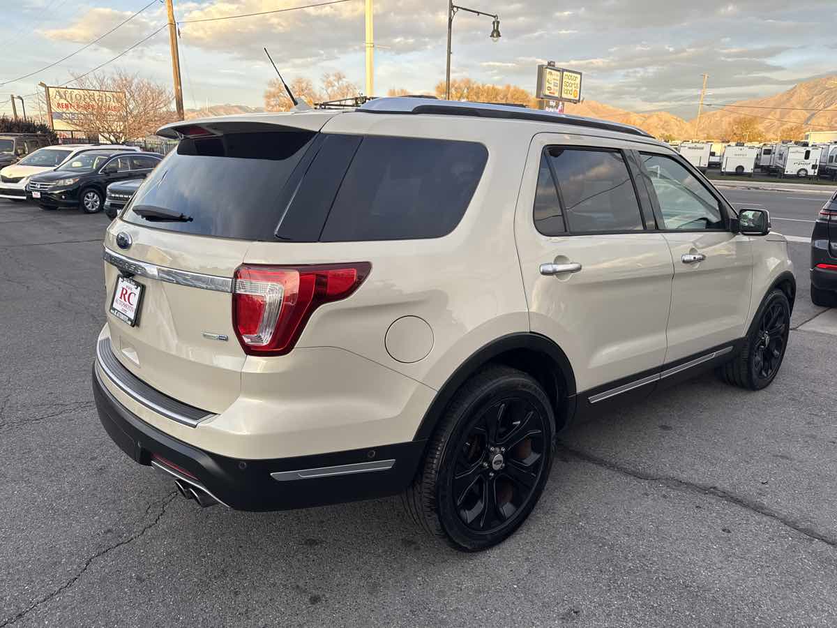 2018 Ford Explorer Platinum photo 4