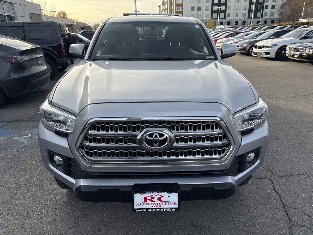 2017 Toyota Tacoma TRD photo 3