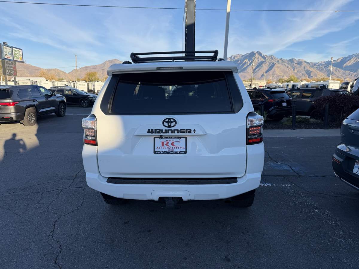 2020 Toyota 4Runner SR5 Premium photo 3