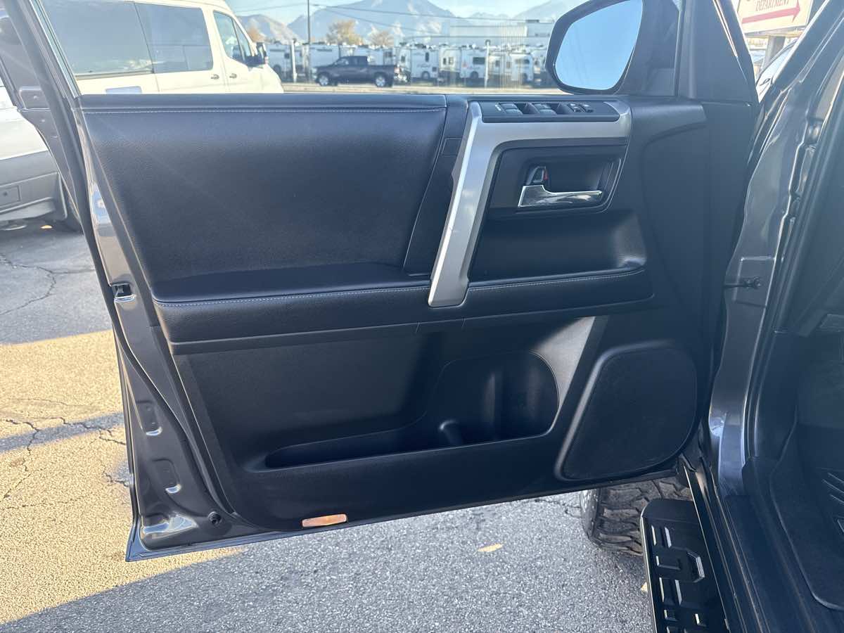 2018 Toyota 4Runner SR5 - Photo 12