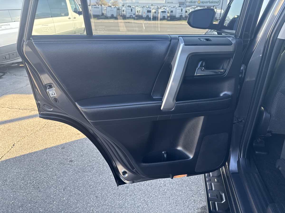 2018 Toyota 4Runner SR5 - Photo 14