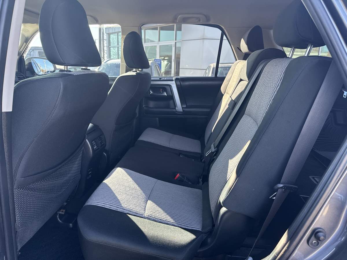 2018 Toyota 4Runner SR5 - Photo 15