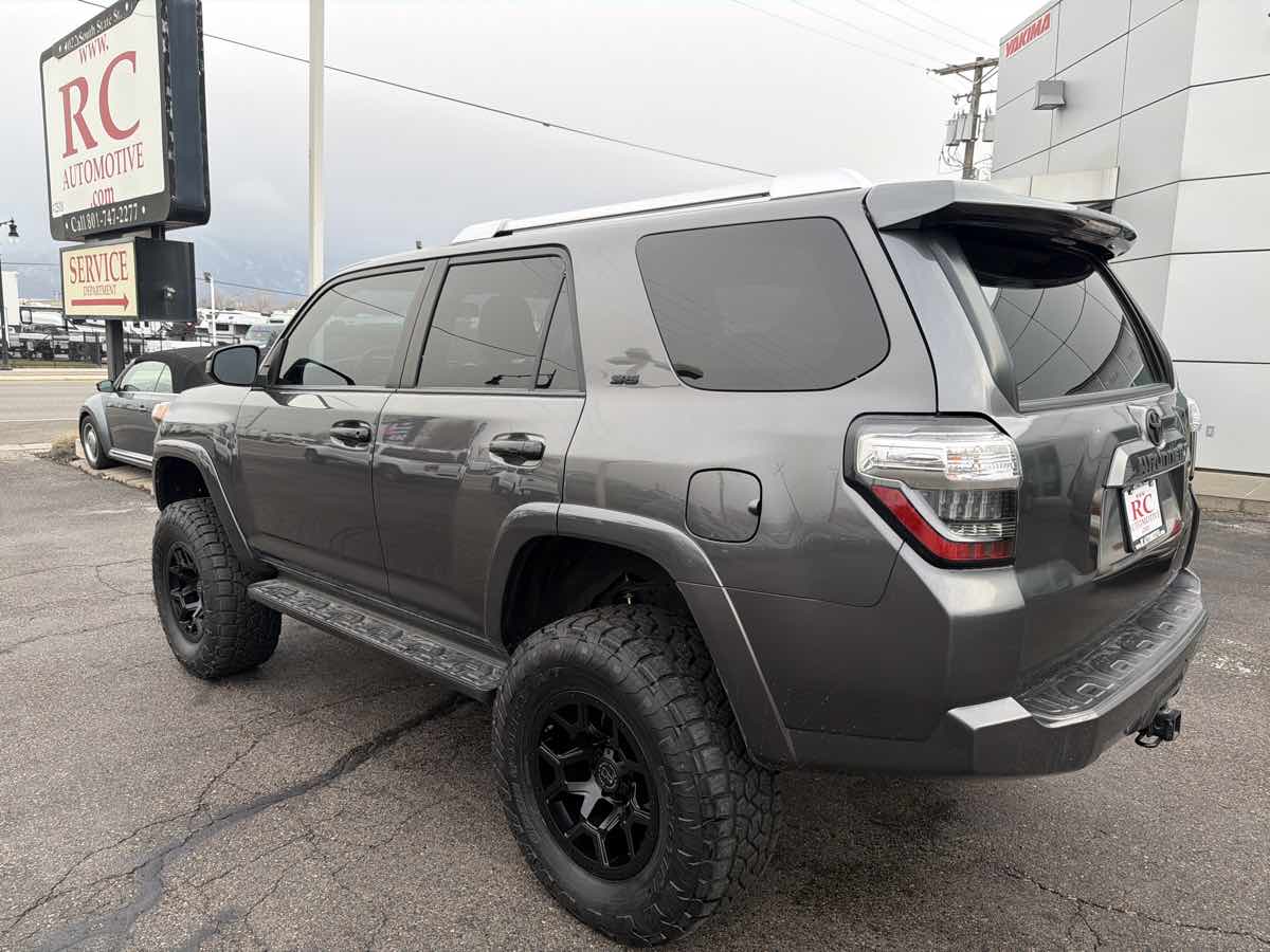 2018 Toyota 4Runner SR5 - Photo 3