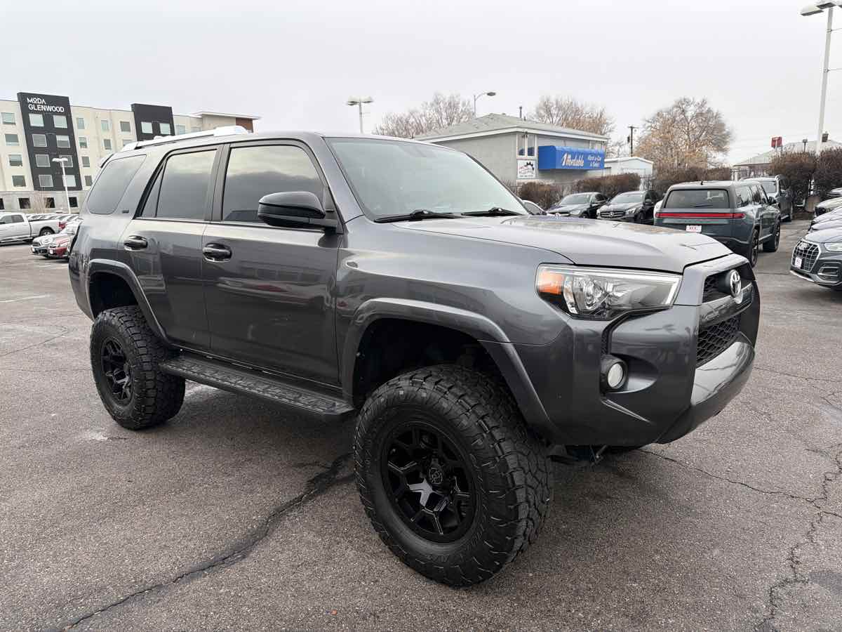 2018 Toyota 4Runner SR5 - Photo 5