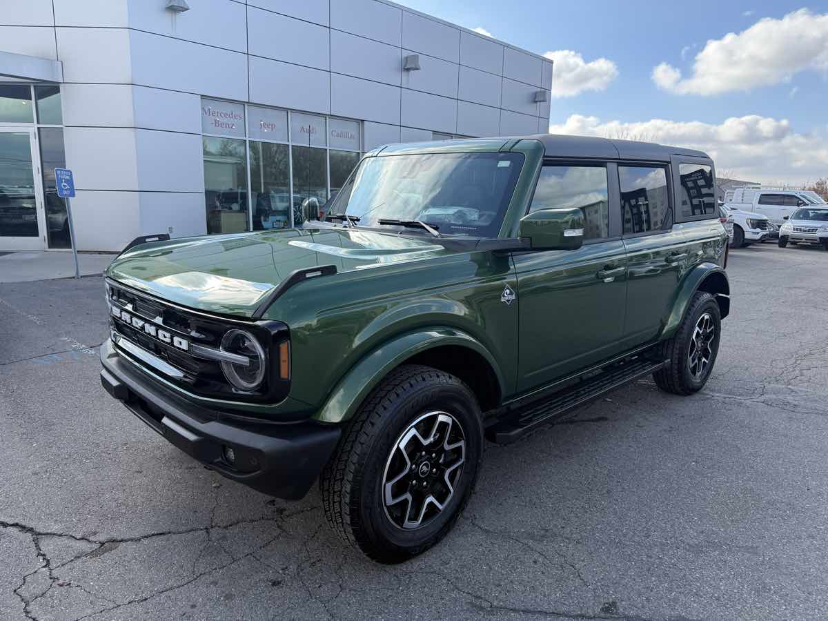 2024 Ford Bronco Outer Banks photo 2
