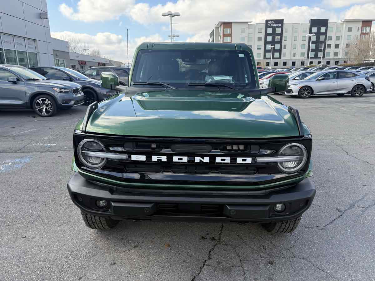 2024 Ford Bronco Outer Banks photo 3